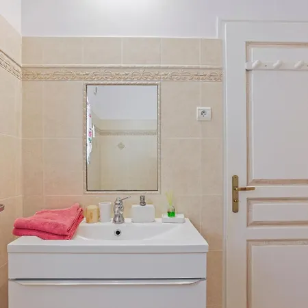 Le Petit Ramses بيت ضيافة